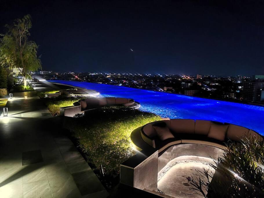 Modern Style Room With Sky Pool 古城边天际泳池公寓 Chiang Mai Dış mekan fotoğraf