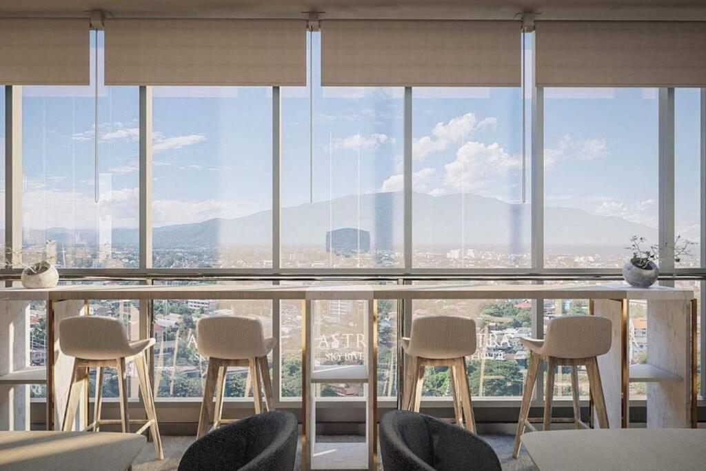 Modern Style Room With Sky Pool 古城边天际泳池公寓 Chiang Mai Dış mekan fotoğraf