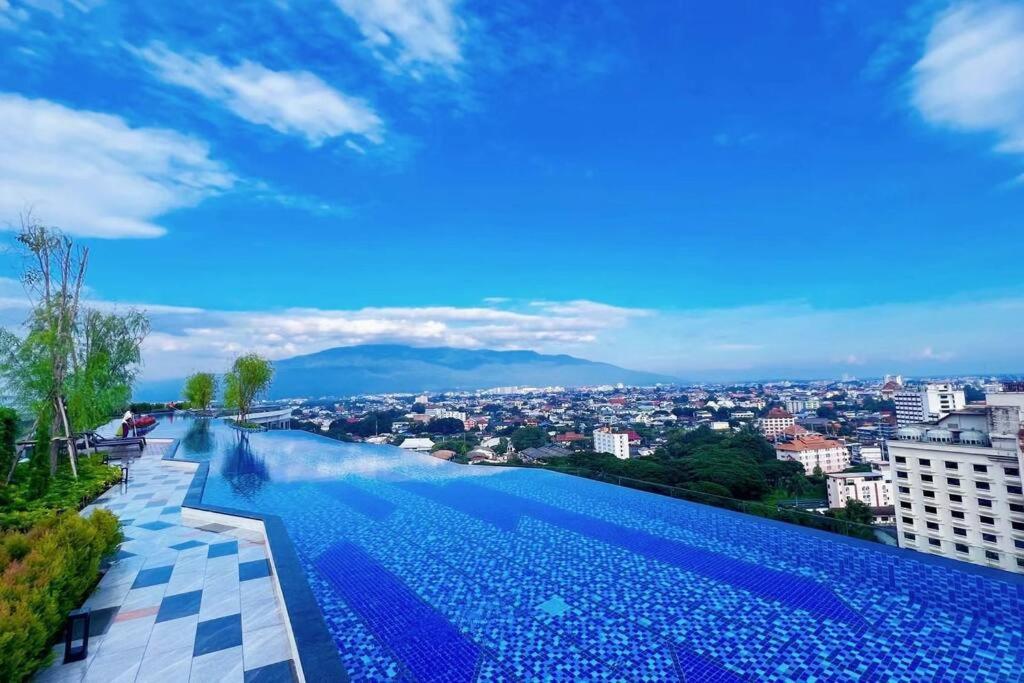 Modern Style Room With Sky Pool 古城边天际泳池公寓 Chiang Mai Dış mekan fotoğraf