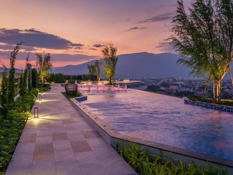 Modern Style Room With Sky Pool 古城边天际泳池公寓 Chiang Mai Dış mekan fotoğraf