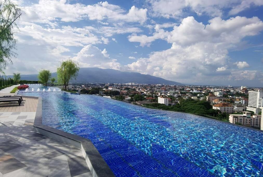 Modern Style Room With Sky Pool 古城边天际泳池公寓 Chiang Mai Dış mekan fotoğraf