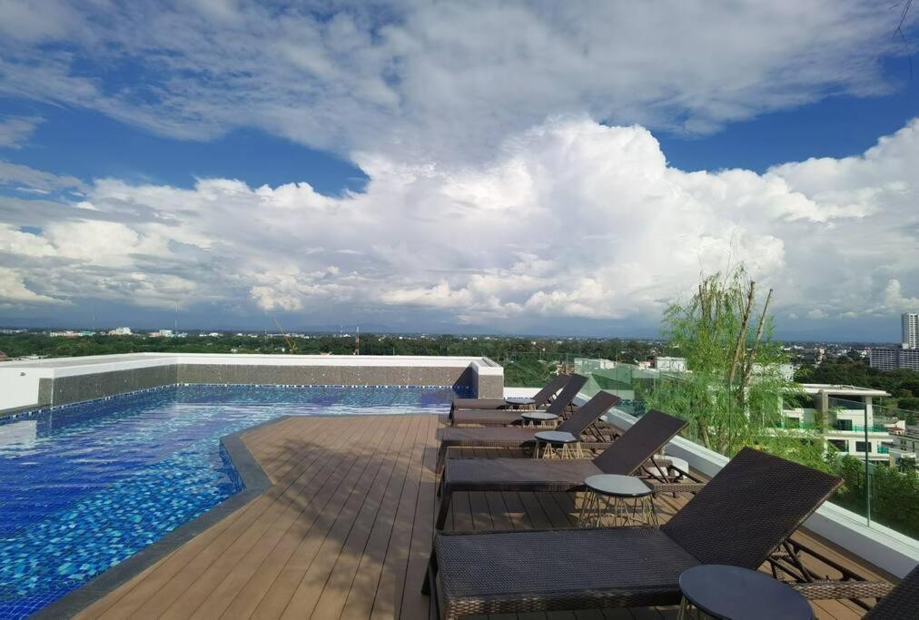 Modern Style Room With Sky Pool 古城边天际泳池公寓 Chiang Mai Dış mekan fotoğraf