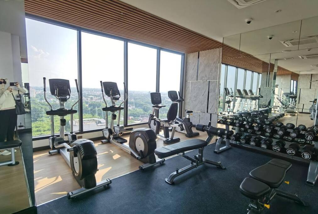 Modern Style Room With Sky Pool 古城边天际泳池公寓 Chiang Mai Dış mekan fotoğraf