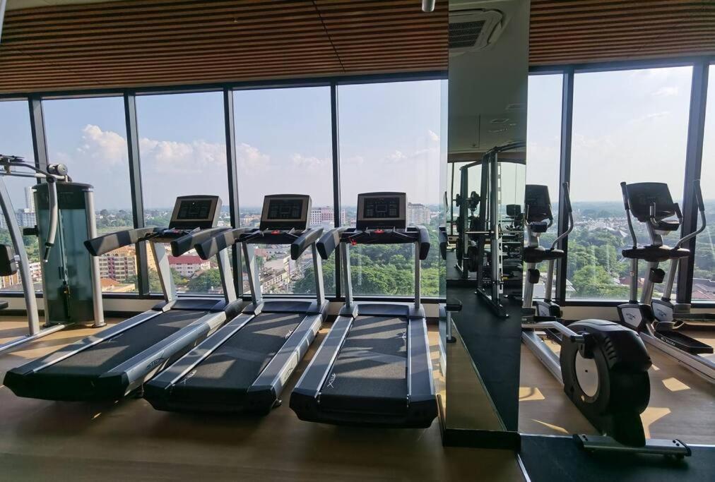 Modern Style Room With Sky Pool 古城边天际泳池公寓 Chiang Mai Dış mekan fotoğraf